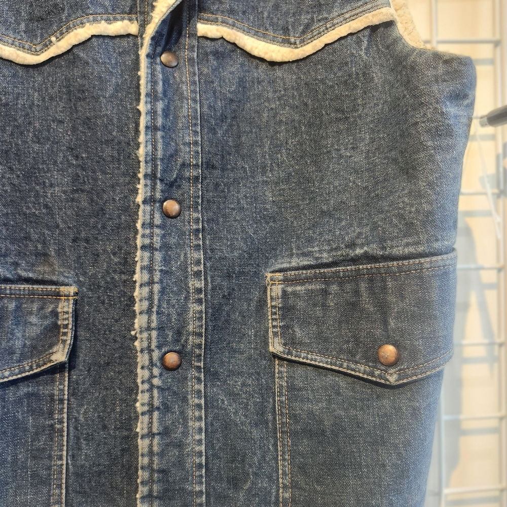 Mens Vintage Denim Vest with Sherpa Lining - Picture 4 of 5
